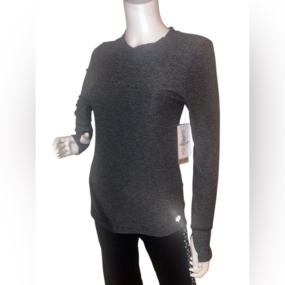 Nine West  active top
Sweatshirt women 
Front Zip Pocket
